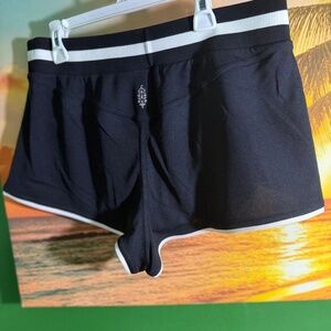 NWT FREE PEOPLE MOVEMENT Prep In Your Step Shorts |Medium| Blacks Combo